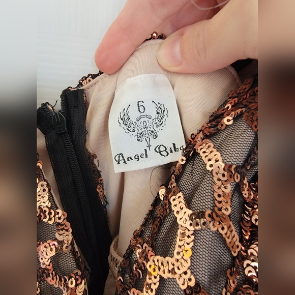 Elegant Gold Sequin Gown - Angel Biba - Size US 2 - Picture 11 of 13